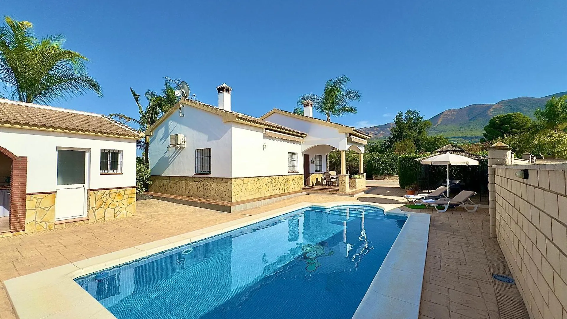 Casa Rural Tipica Andaluza, Wifi,Piscina, Barbacoa, Aire Acondicionado, 5Min Centros Alhaurín el Grande